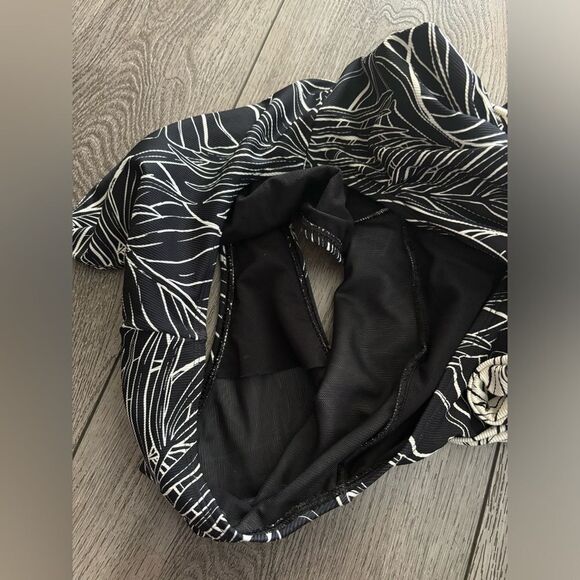 Skye woman’s one piece swim suit very beautiful - Picture 3 of 5